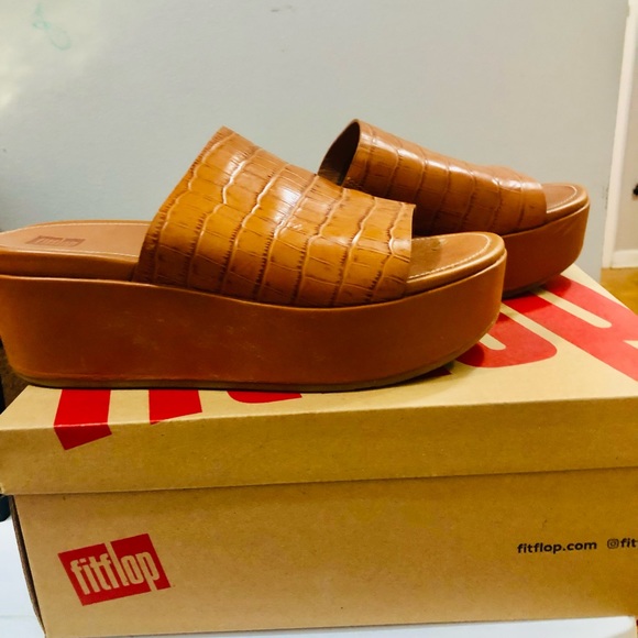 FitFlop tan leather slip ons! Bundle!$! - Picture 4 of 10